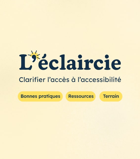 Logotype de la newsletter de l'atelier senuba nommée l'éclaircie". L'apostrophe est mis en valeur à travers un fond jaune et des rayons autour.